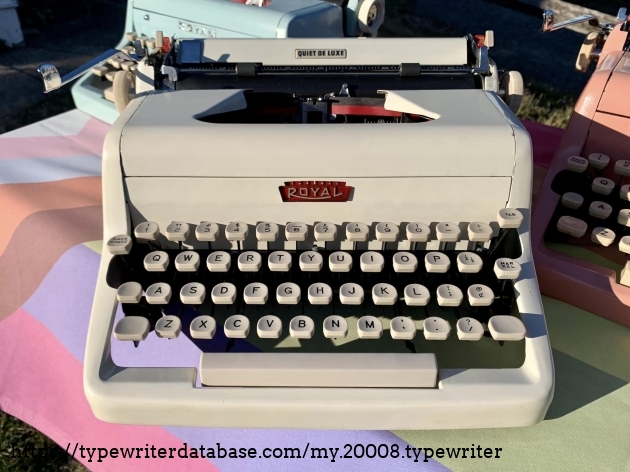 1957 Royal Quiet De Luxe on the Typewriter Database