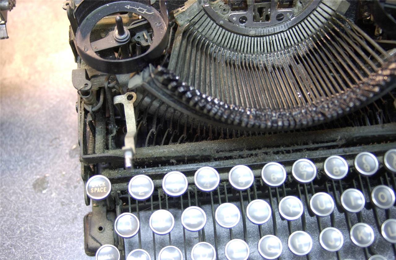 Typewriter TECHS performs a series of restorative techniques to