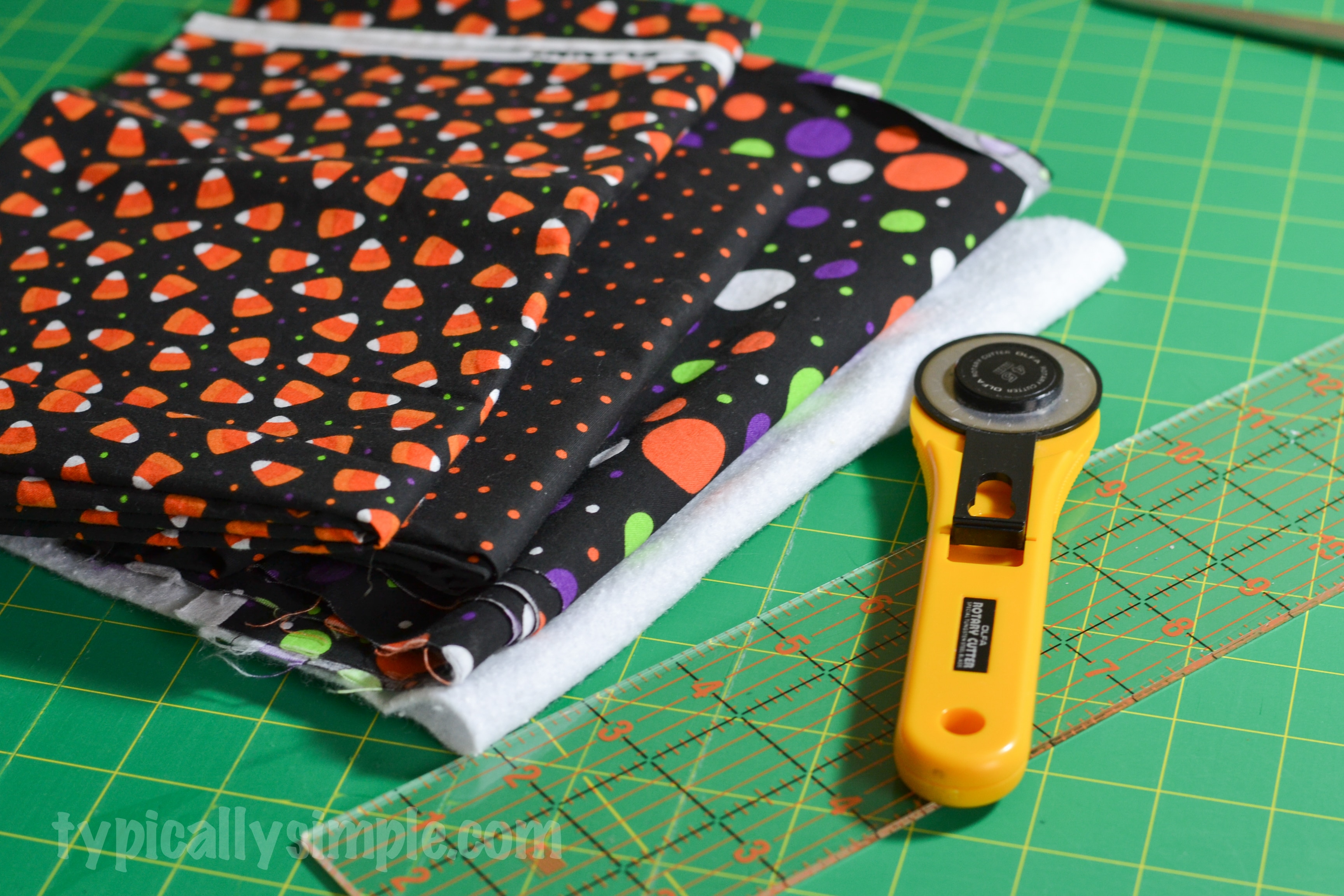 Halloween Mug Rug Sewing Tutorial Typically Simple