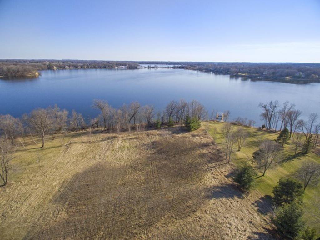 Former Minnesota Viking Kyle Rudolph and Wife Jordan Sell Orono