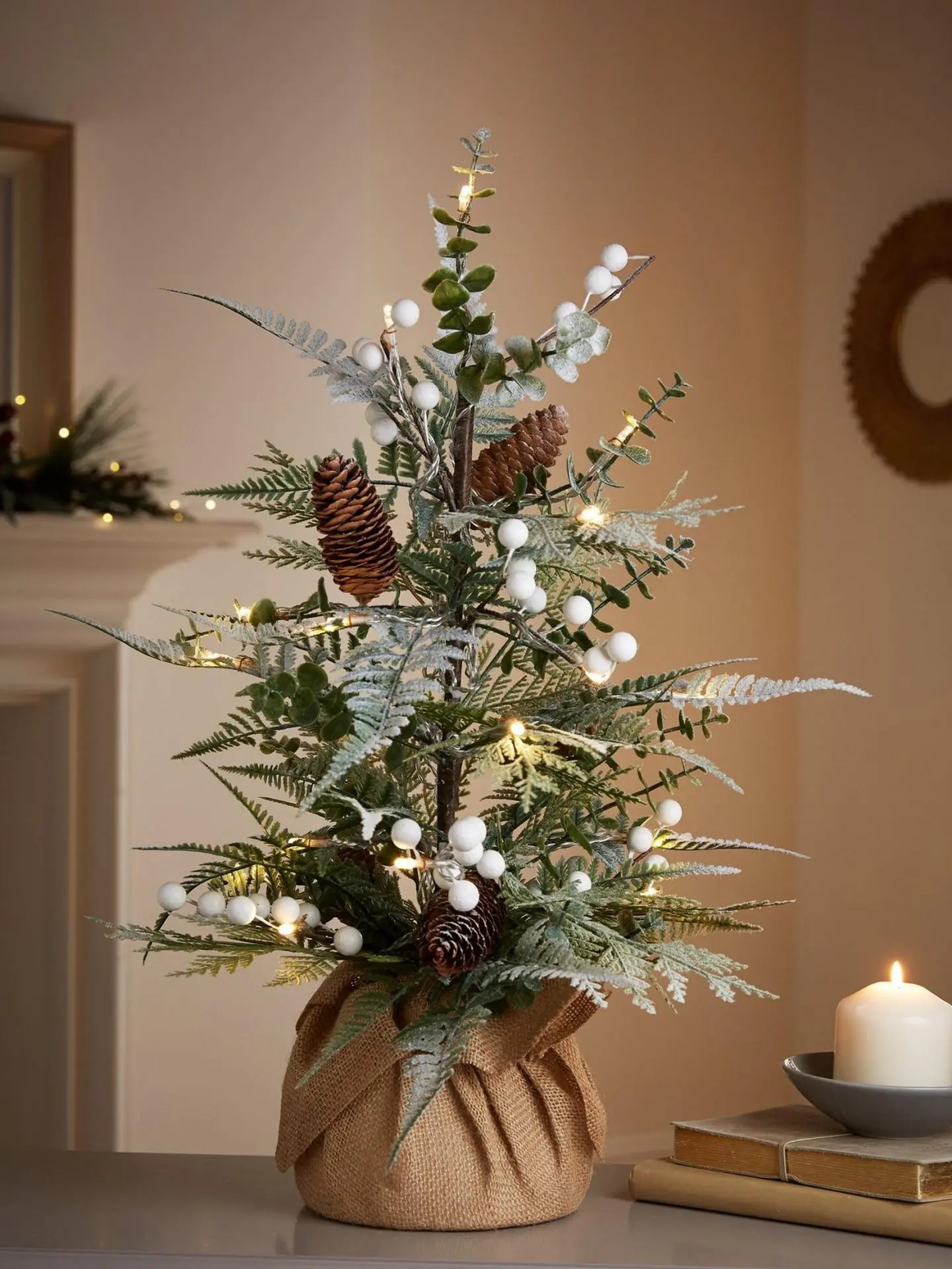 23 Clever Christmas Tree Ideas for Small Spaces (2023)