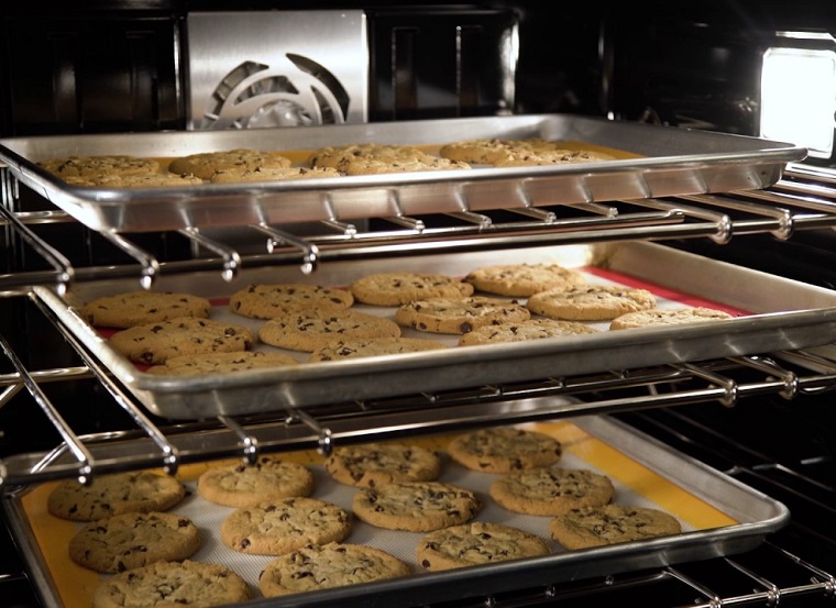 Tips for Positioning Your Oven Shelves for Perfect Baking Universal