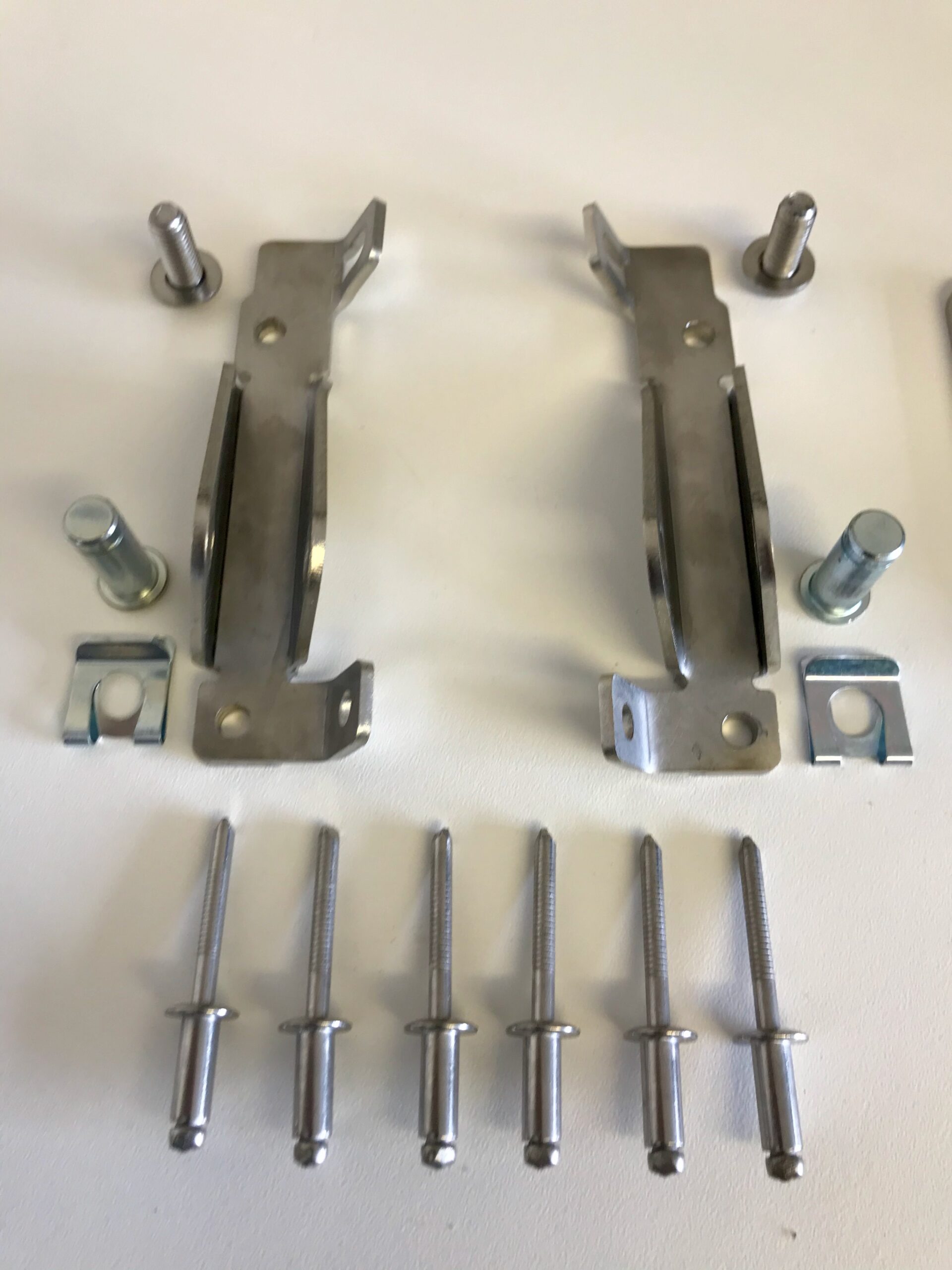 UB Heavy Duty Tailgate Struts - VW T5 / 6 / 6.1 - UBERBUS Components