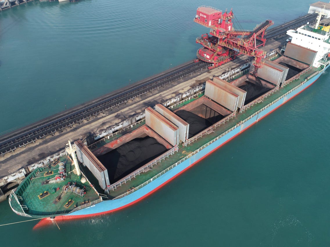 The second of seven ships transporting 66,000 tons of coal from the US has arrived in Ukraine. UBN