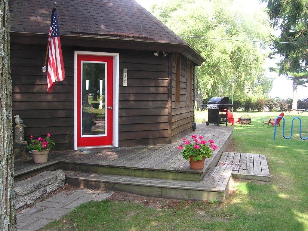 Manitou Cottages On Suttons Bay