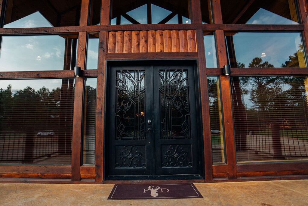 Painted Deer Lodge Hochatown Vacation Properties