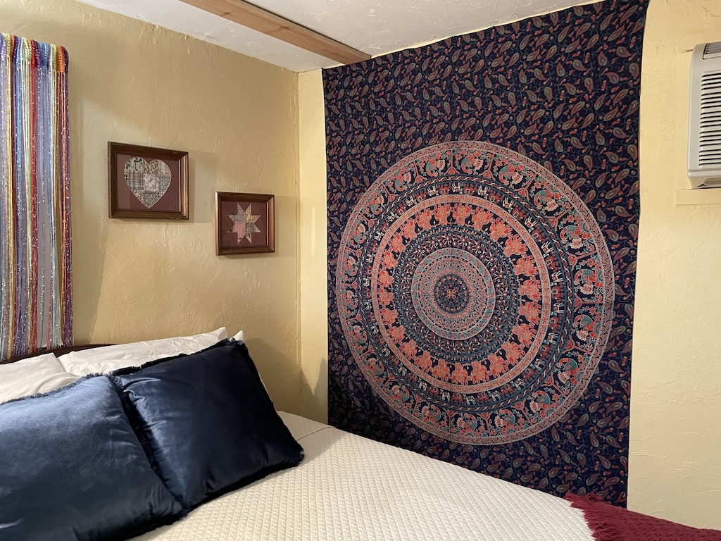 Julia's Cottage Music Springs