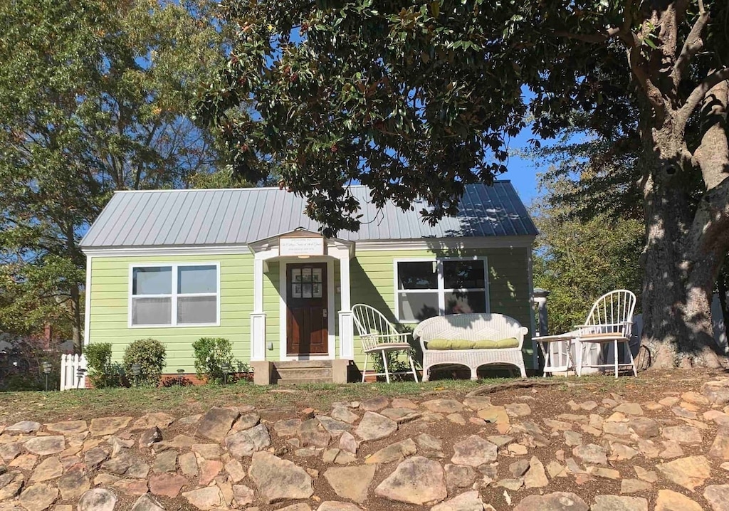 Cottage Suite 2 King Studio Northcutt Real Estate LLC