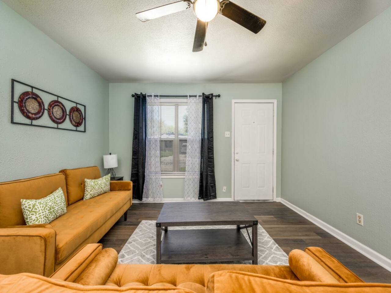 Woodford House Denton Pros PM Vacation Rentals