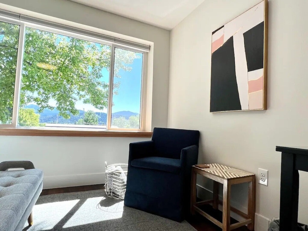 Room 201 (2 Queen Beds w/ Mountain View) Summit Lofts