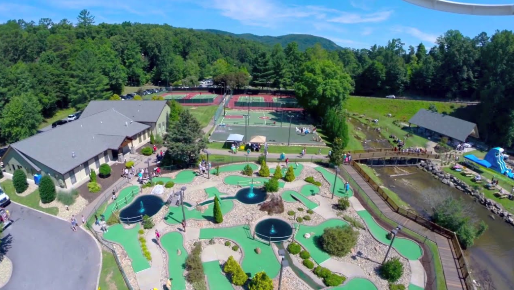 4 Bed Luxury Home for rent in Golf Course/Lake Resort/Sleeps 22