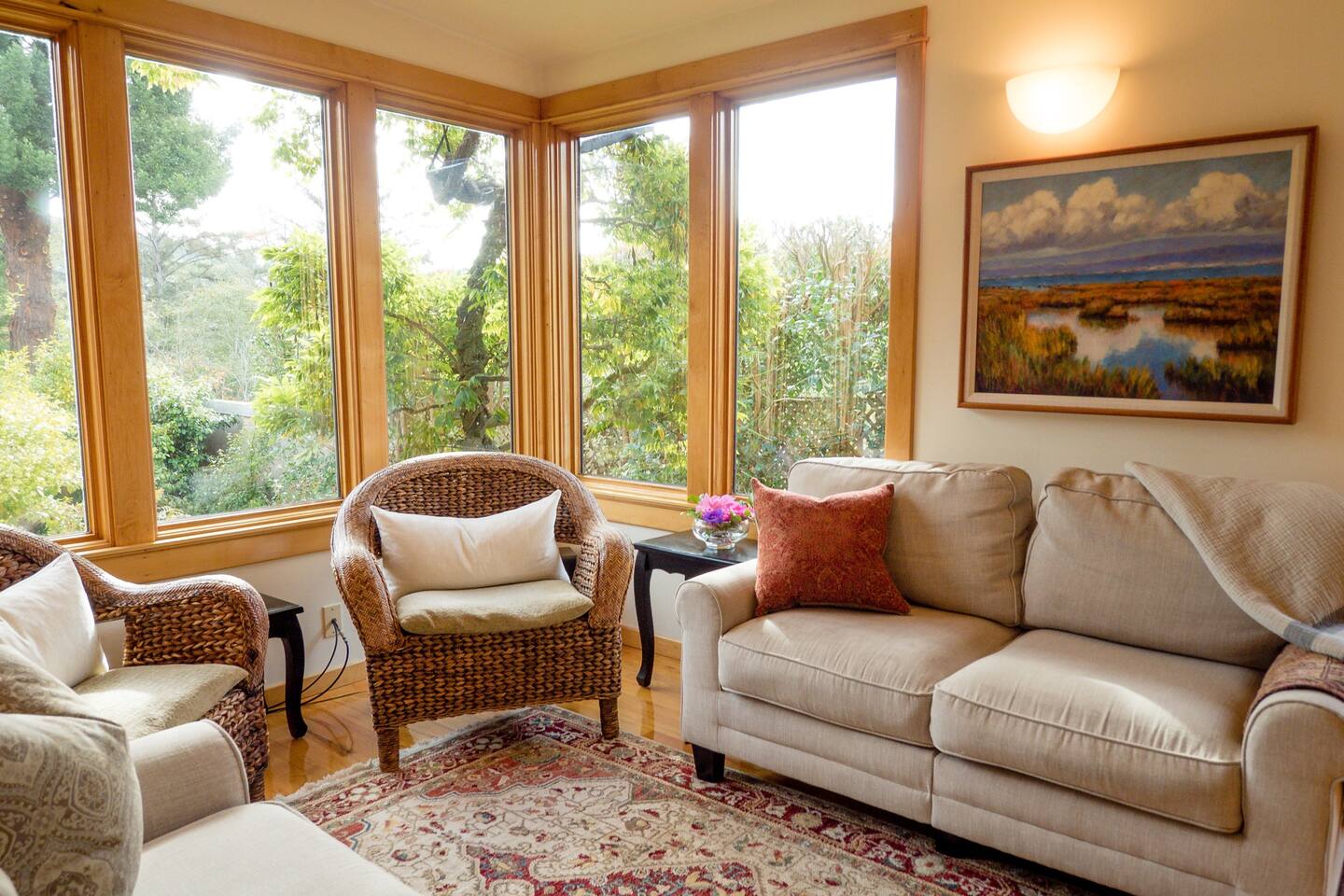 Casually Elegant and Cozy Studio Humboldt Vacation Rentals