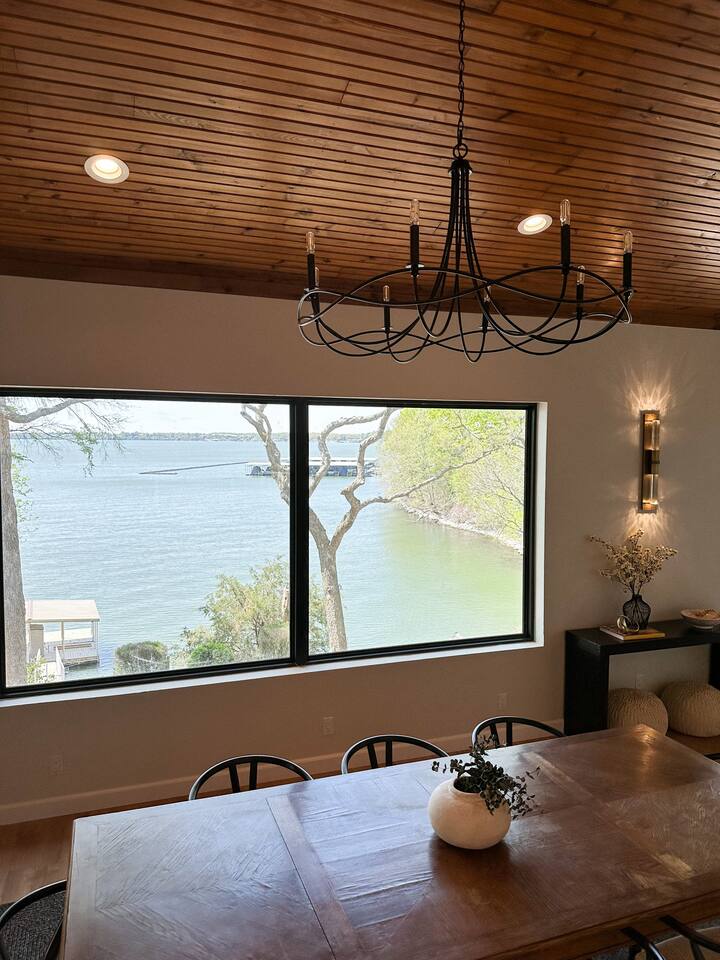 Newly Renovated Modern Lakefront House on 1 Acre Vacation Rentals at