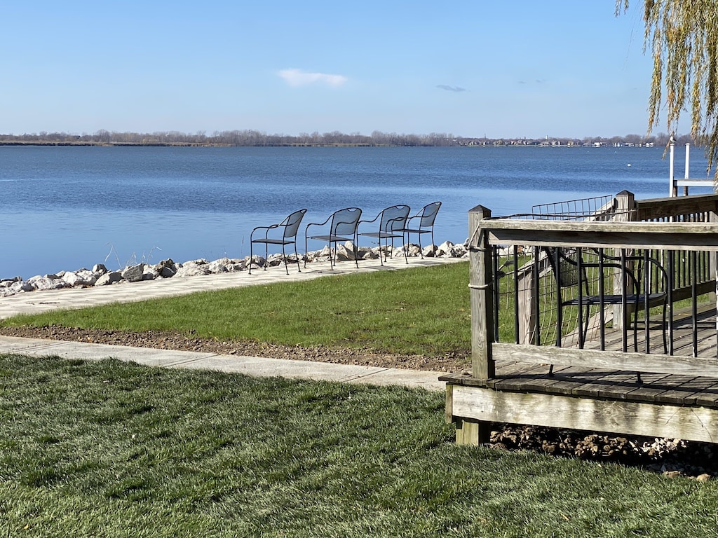 Waterfront 4BD Great Fishing Off Dock at property Sandusky Vacation