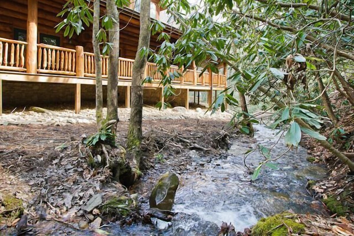 Greenbrier Area in The Great Smoky Mountain National Park Streams of