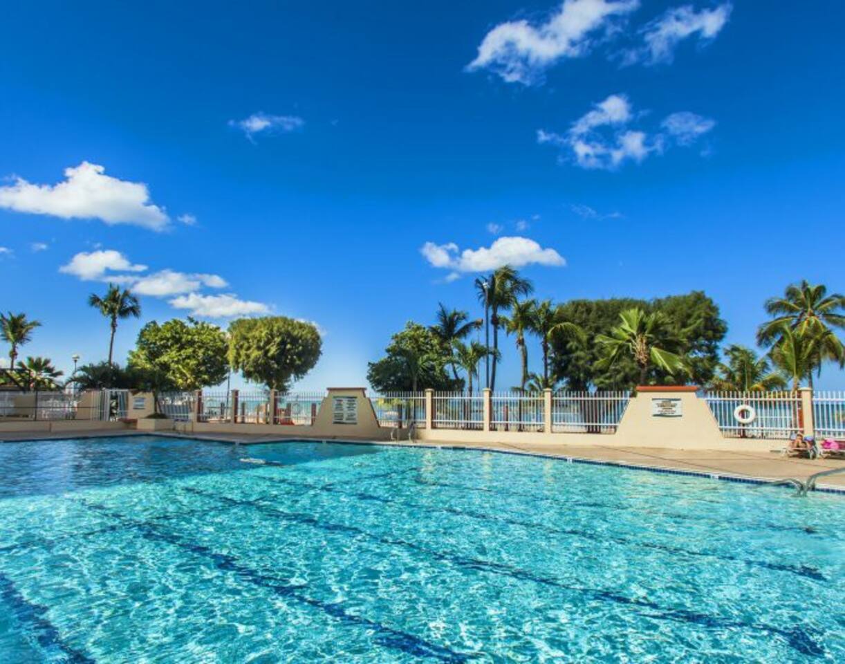 CB16One Bedroom beach apartment next to Hotels Green Island Realty