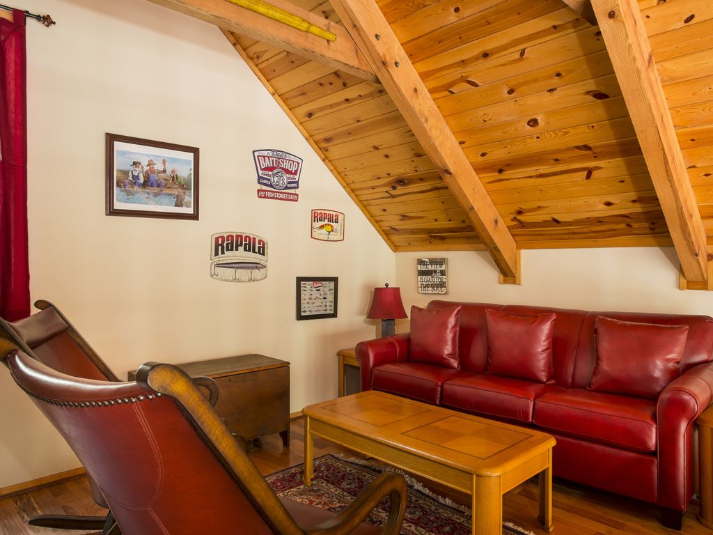 Creekside Castaway Twin Cedar Cabins