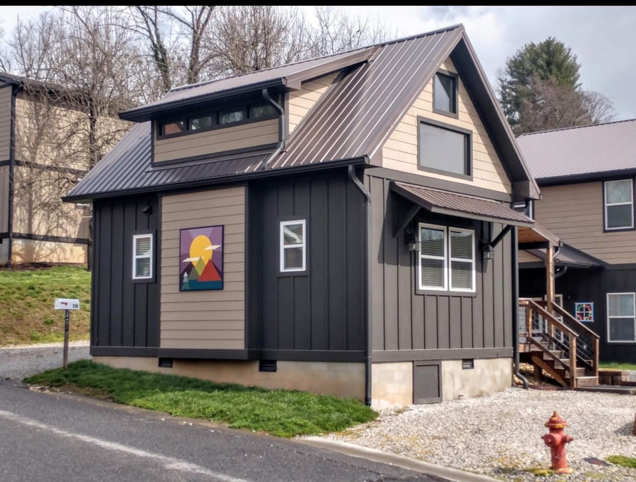 Bryson City Tiny Home Walk to it All! LIV! Stays
