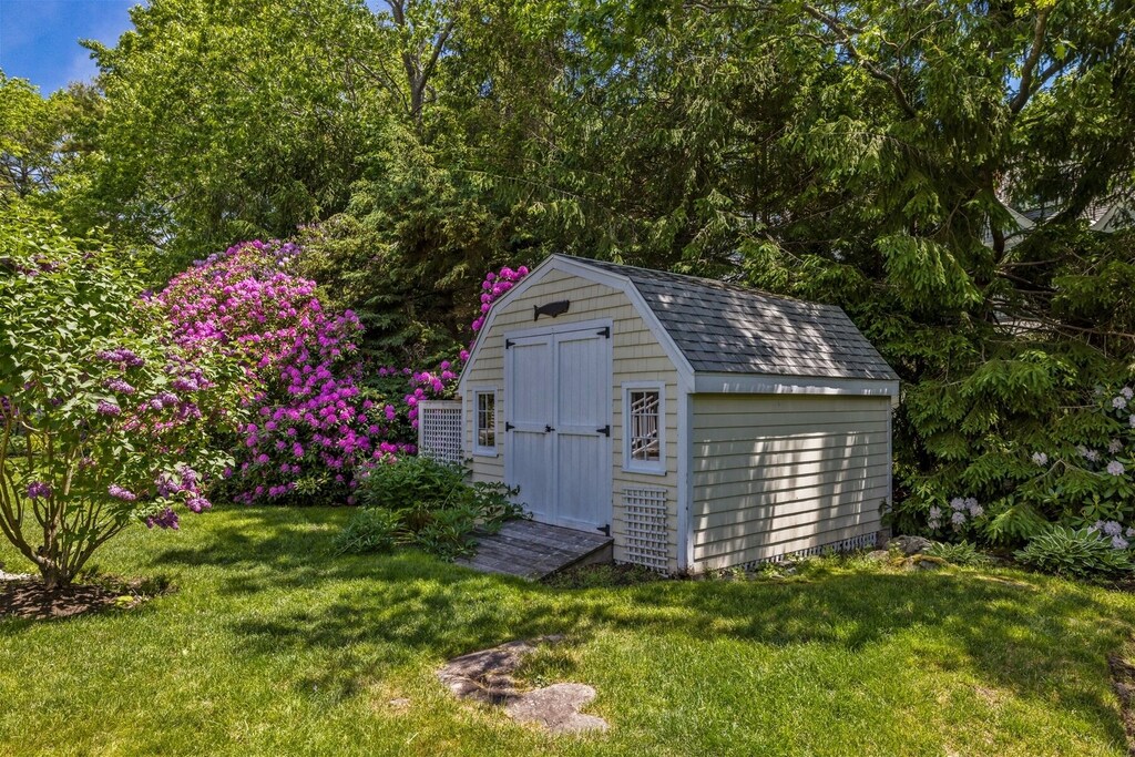 Luxurious Home By The Beach coastal home in the heart of Kpt