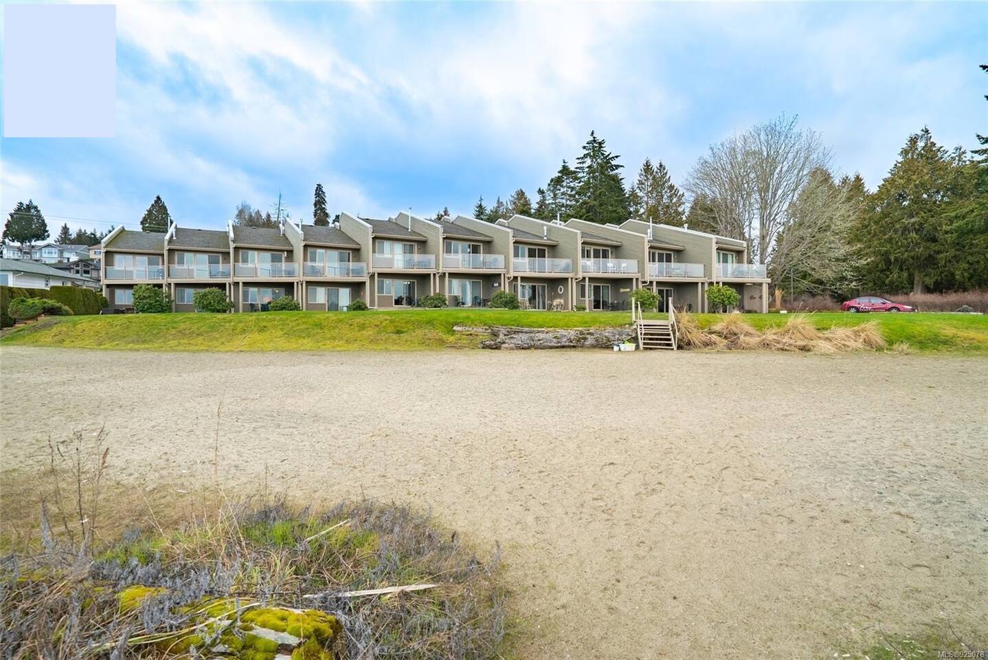 Beachfront Walkout Condo Qualicum Vacation Rentals
