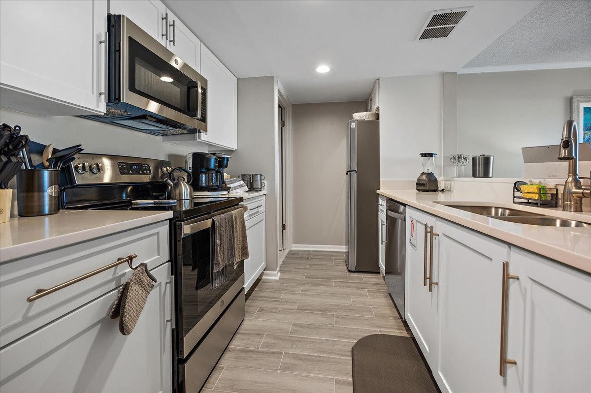 201 Ketch Courtyard w/ Pool Coastal Wave Properties