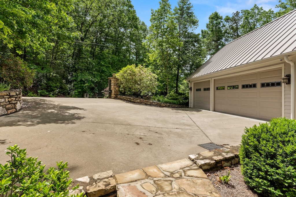 4 Bed Luxury Home for rent in Golf Course/Lake Resort/Sleeps 22