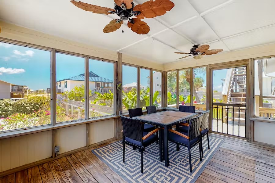 The Palms (Dogfriendly with a private pool and fenced yard) GO SGI