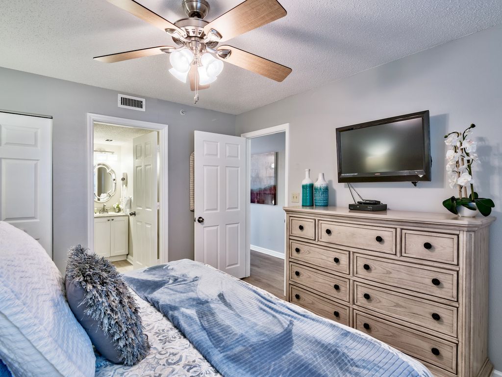 Pelican Beach, 10th floor, 1 Bedroom Gulf Front Condo Gulf Front