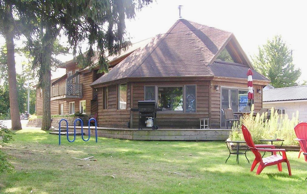 Manitou Cottages On Suttons Bay