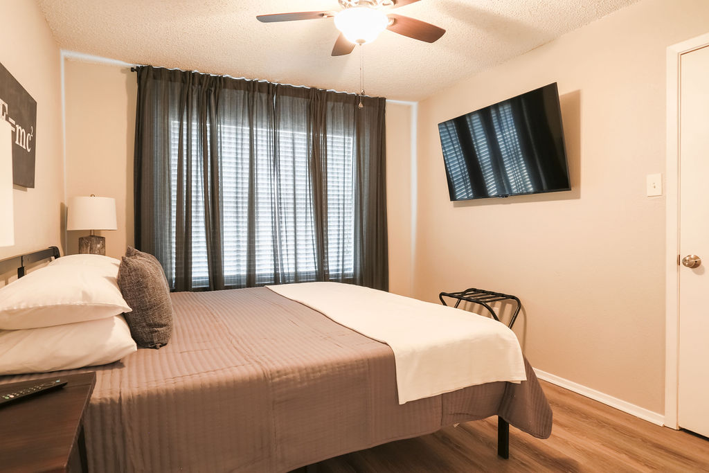 Industrial Chic South Lubbock 3/2 Short Term Rentals Homes in Lubbock