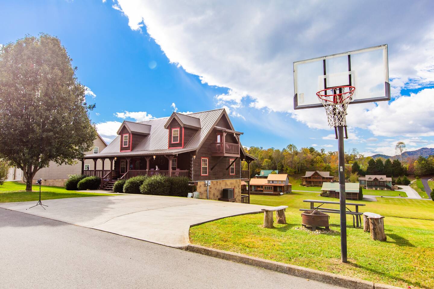 Cove Creek Cabin in Wears Valley Cove Creek Cabin located in Wears Valley