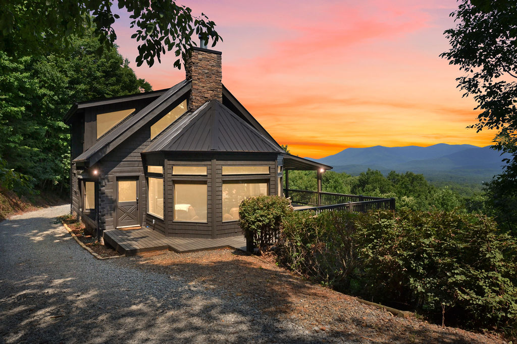 Sunset Peak Southern Charm Vacay