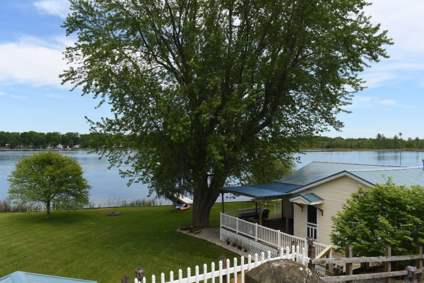 Lakefront Cottage Rentals on Dickerson Lake Clean & Relaxing New