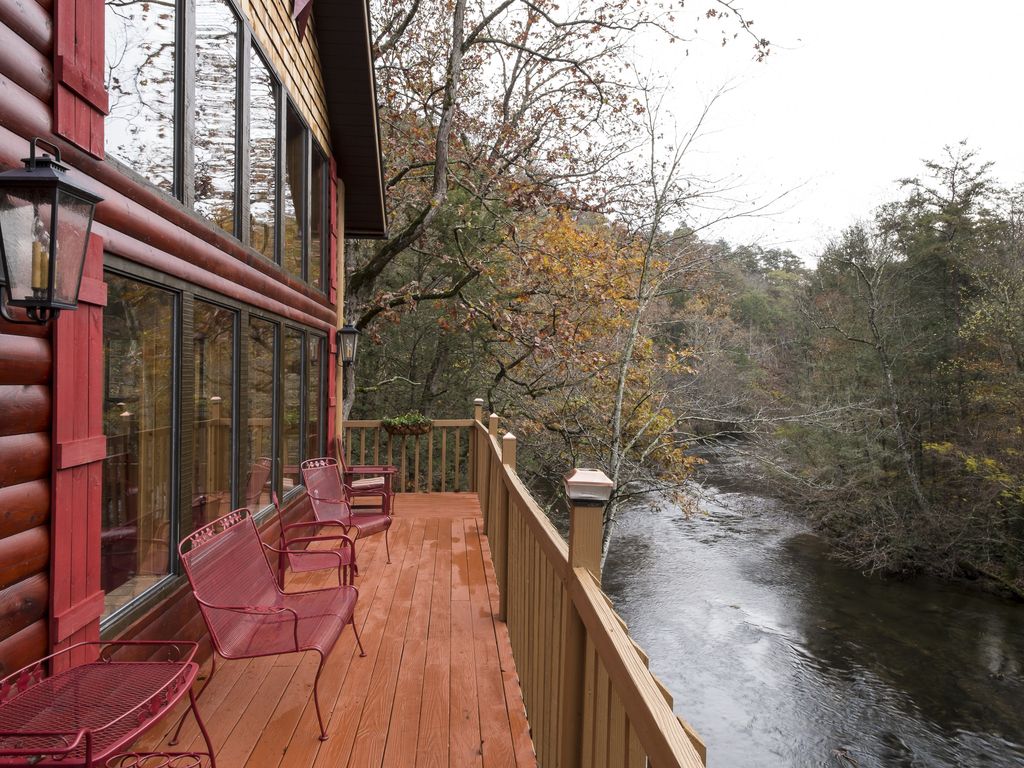 Creekside Castaway Twin Cedar Cabins