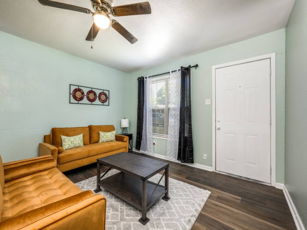 Woodford House Denton Pros PM Vacation Rentals