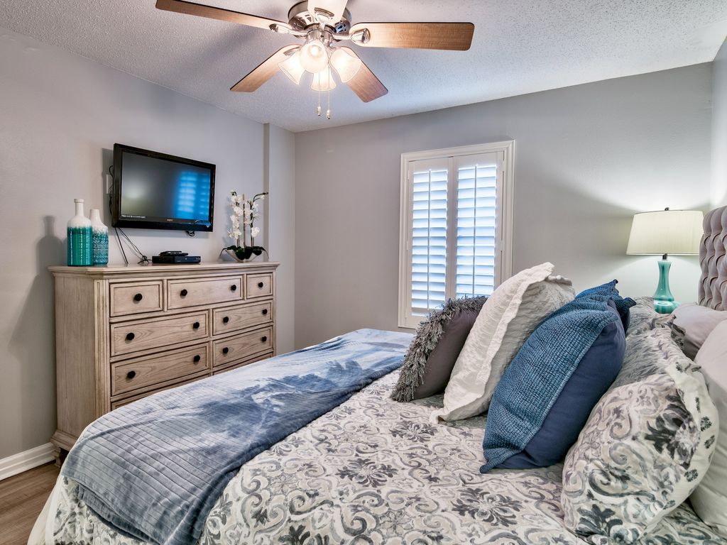 Pelican Beach, 10th floor, 1 Bedroom Gulf Front Condo Gulf Front