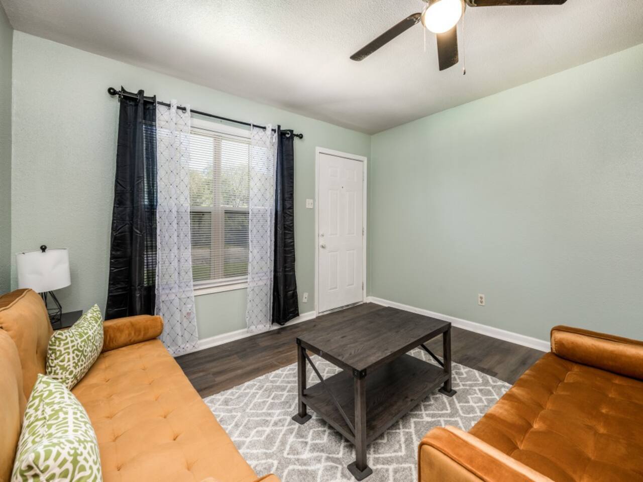 Woodford House Denton Pros PM Vacation Rentals