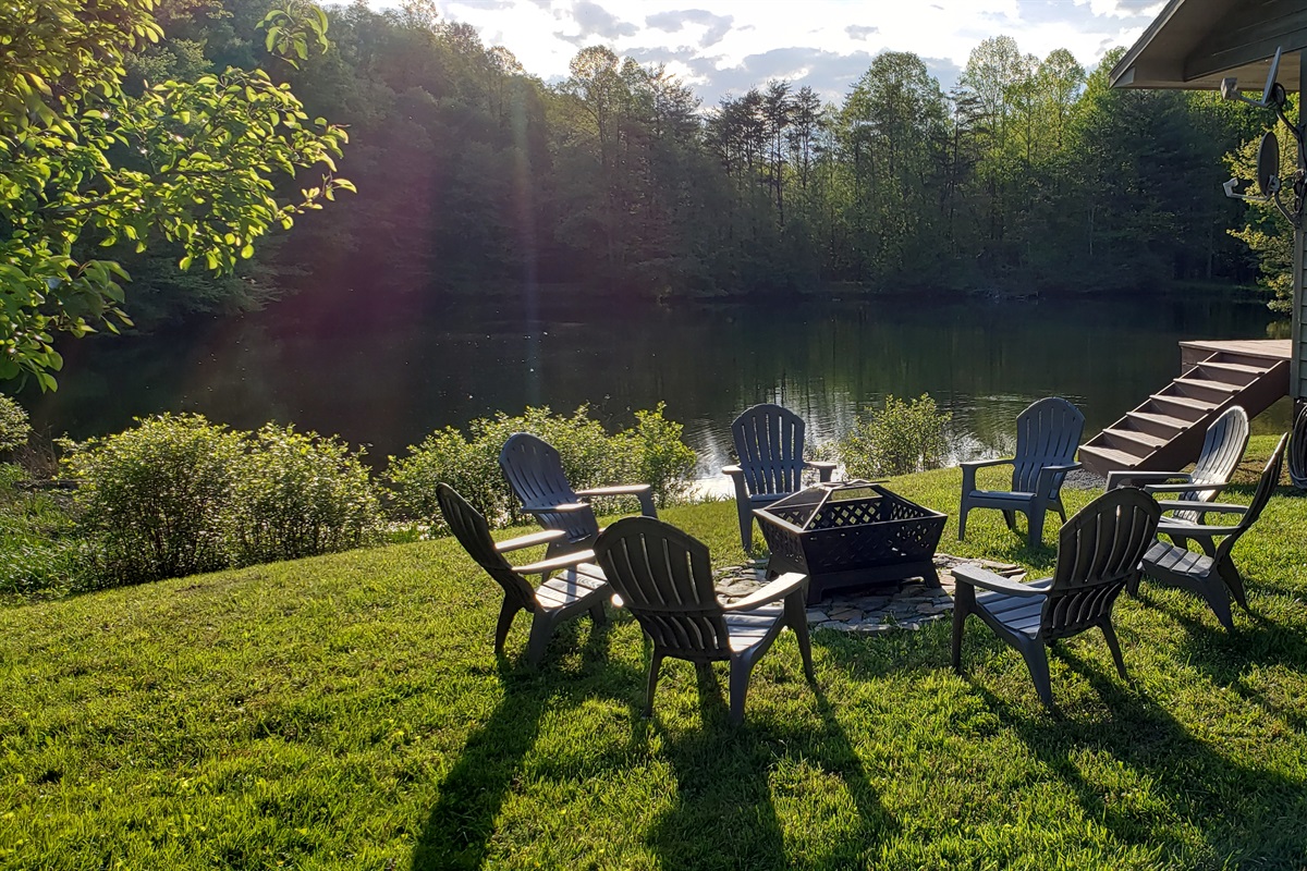 Secluded Mountain Lakehouse on 50 acre, Pets