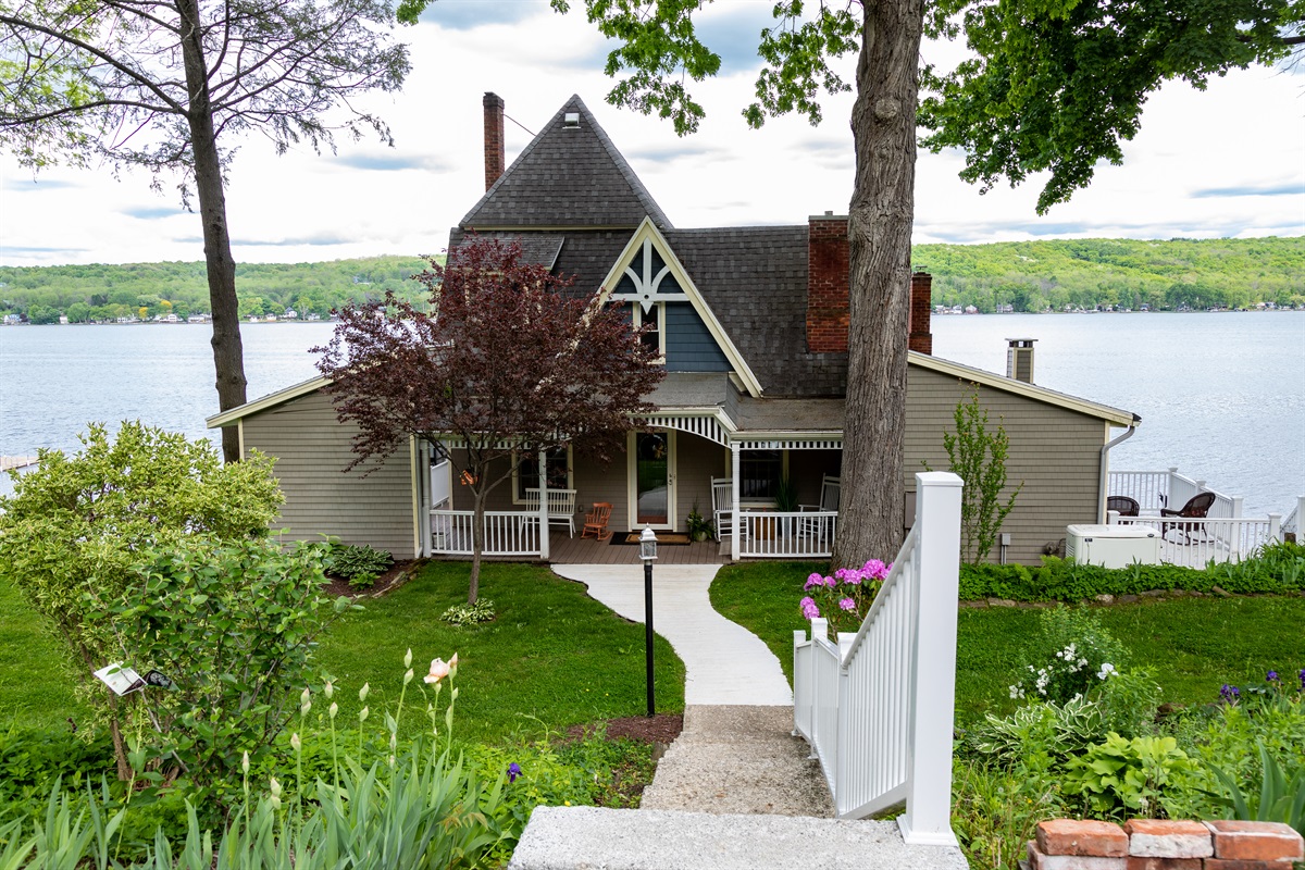 Waterfront.Conesus.Lakehouse.Geneseo.Hiking.Wine.Kayaks Luxury Family