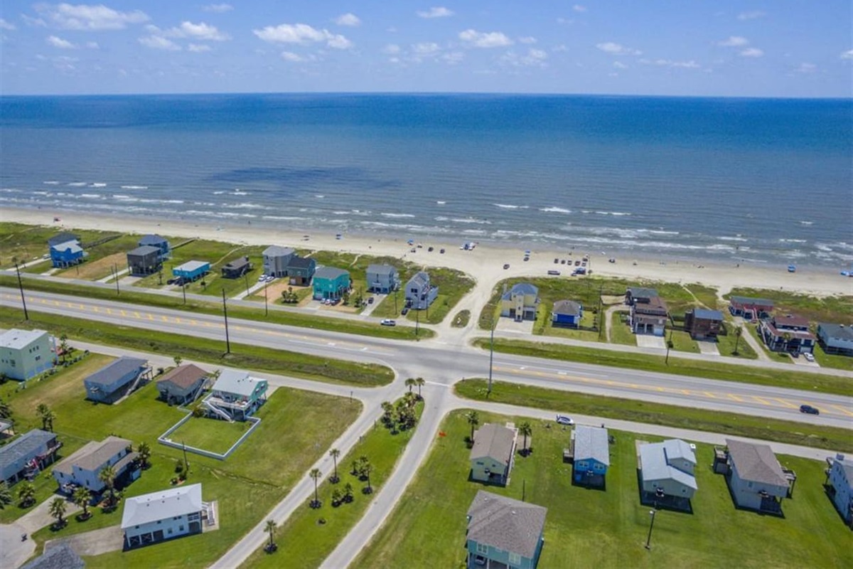 Cottage by the Sea in Terramar Beach Team Mamo Realty, Inc.