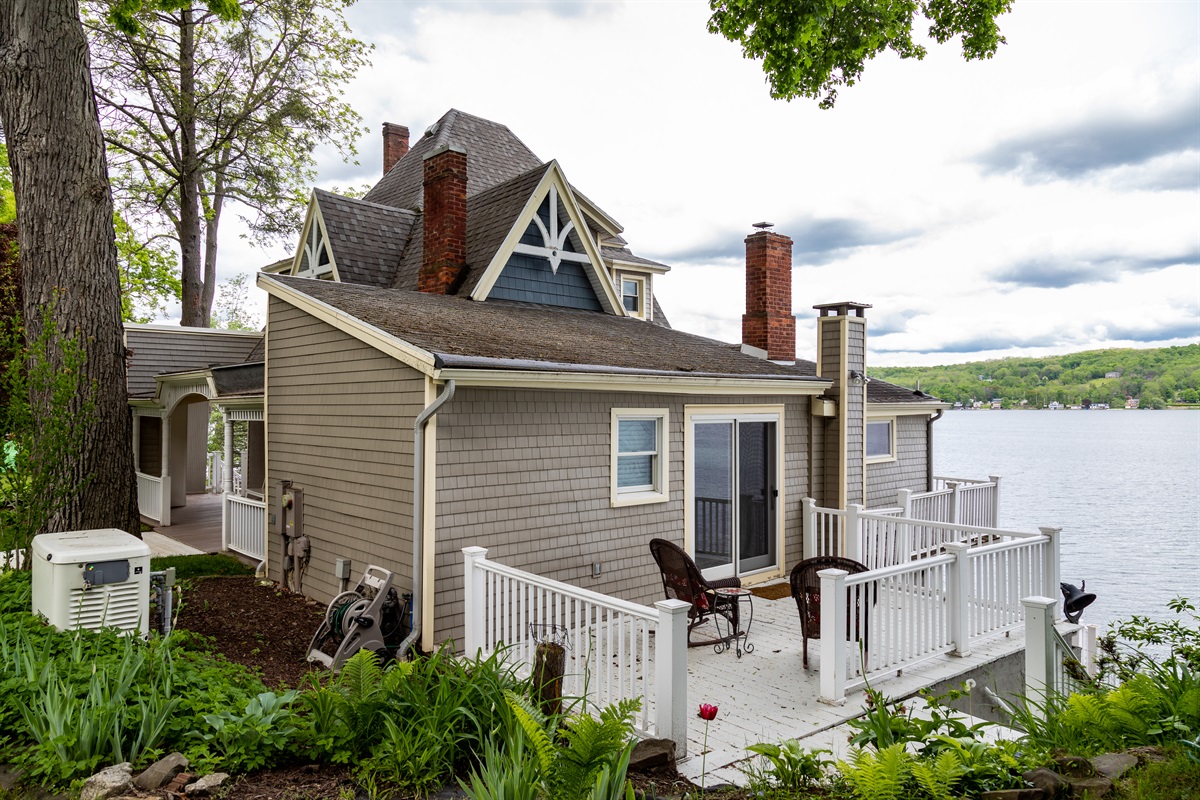 Waterfront.Conesus.Lakehouse.Geneseo.Hiking.Wine.Kayaks Luxury Family