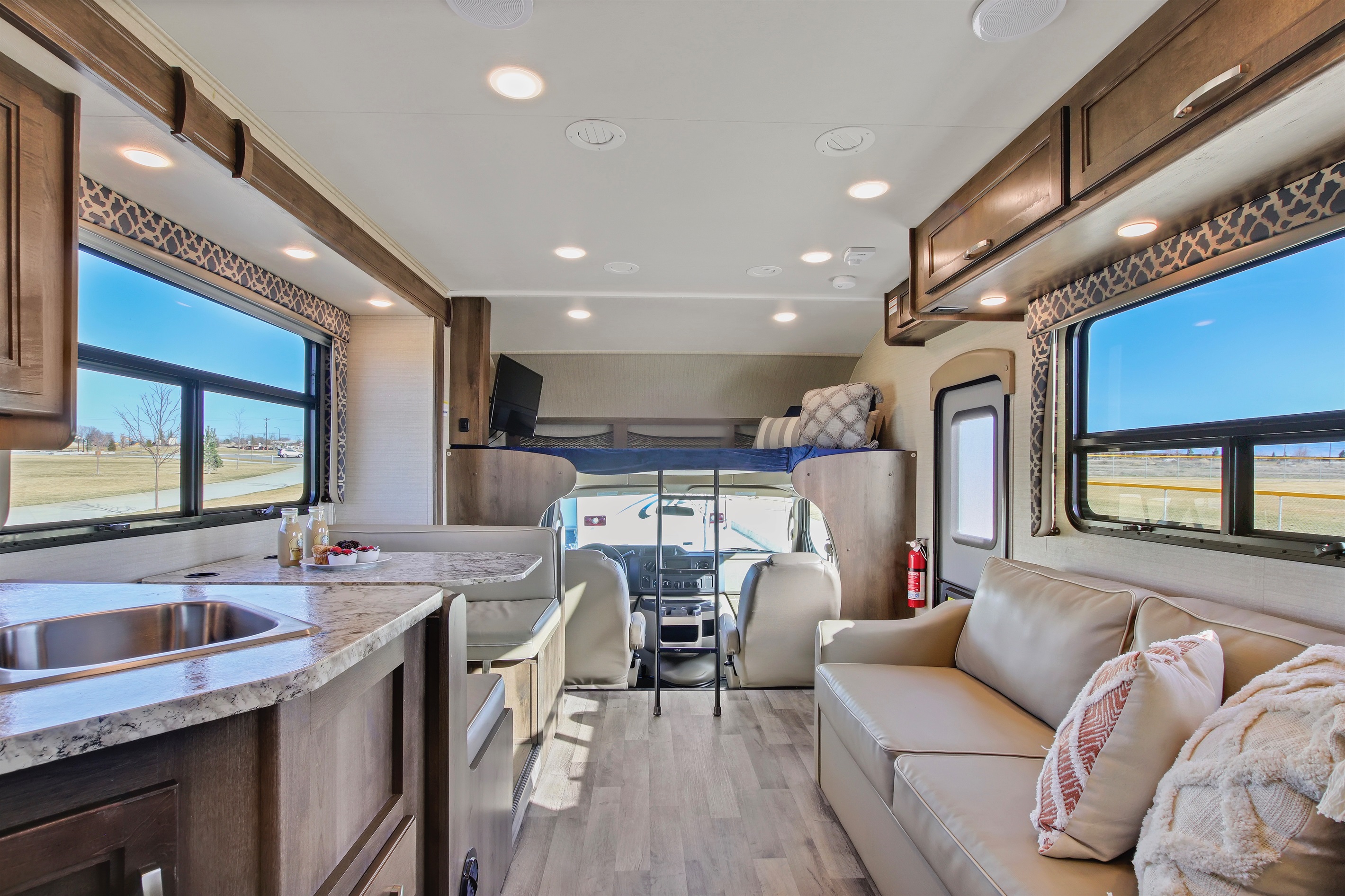 2019 Luxury Jayco Redhawk with BUNK BEDS GO > EXPLORE
