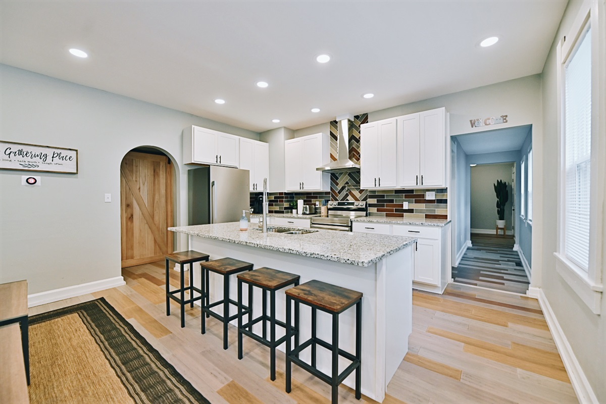 Luxury Home Minutes from Downtown Indy! Playpark Vacation