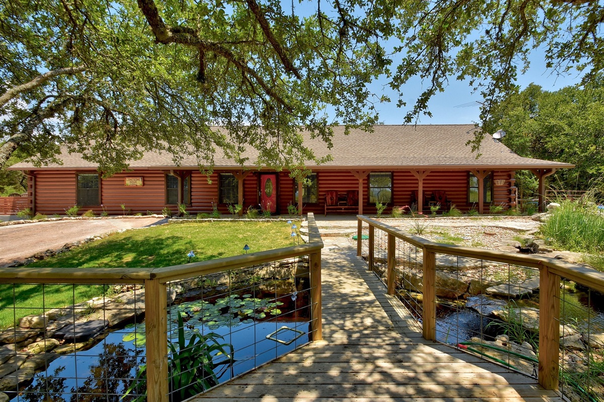 Lonesome Dove Hills of Texas Lodging