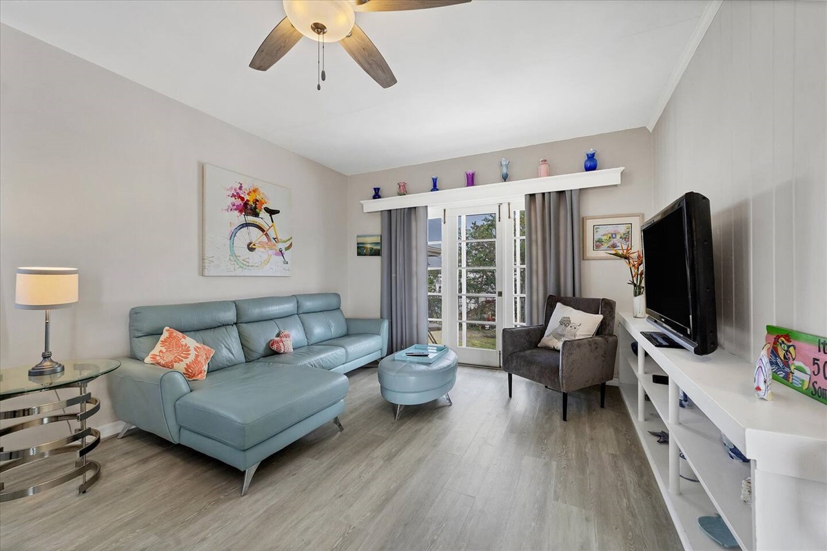 Sweet Daisy in Southside Village, Sarasota Florida Lucky Vacation Homes