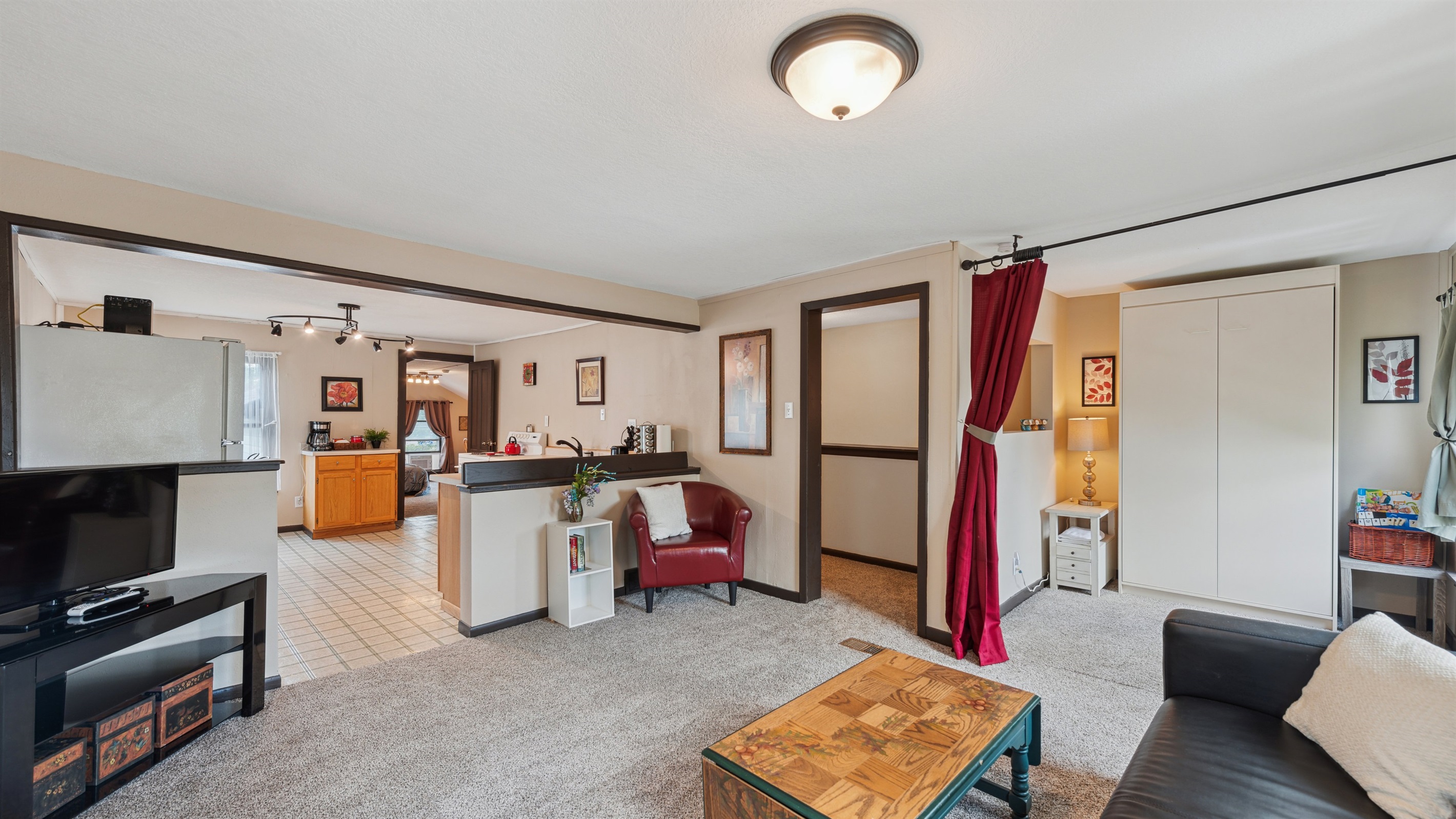 Fire Lily Apartment at Red Hibiscus House Vacation with Raspberry Rentals