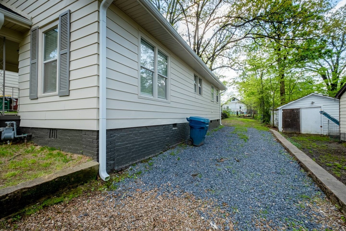 The Little Gray House in Capitol View Overnight Digs