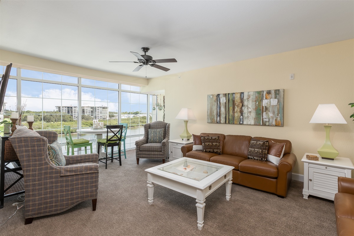 Unit 5518, Harbourside at Marker 33, 4 Daily waterpark passes! At