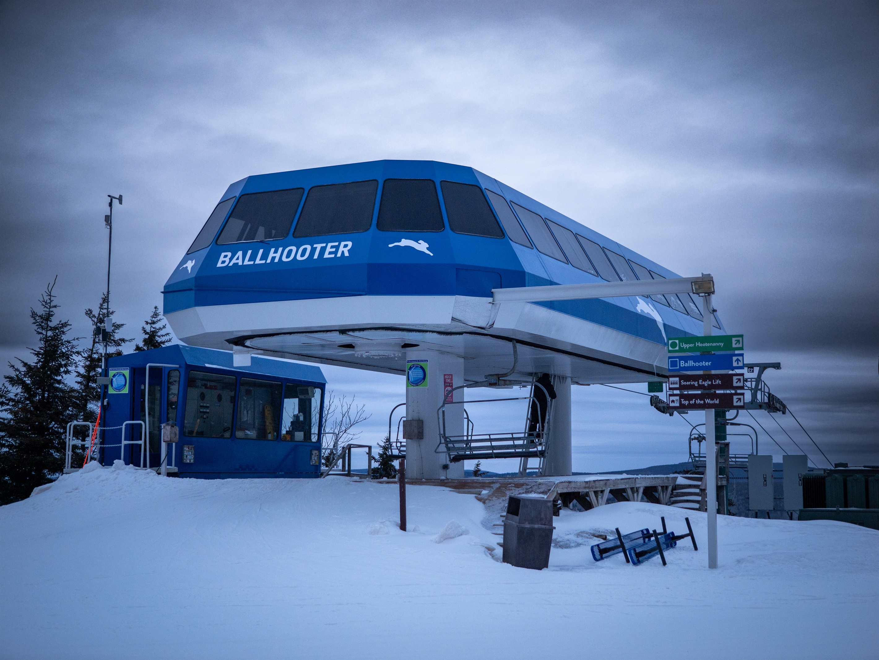 SNOWSHOESKIVACATION LLC