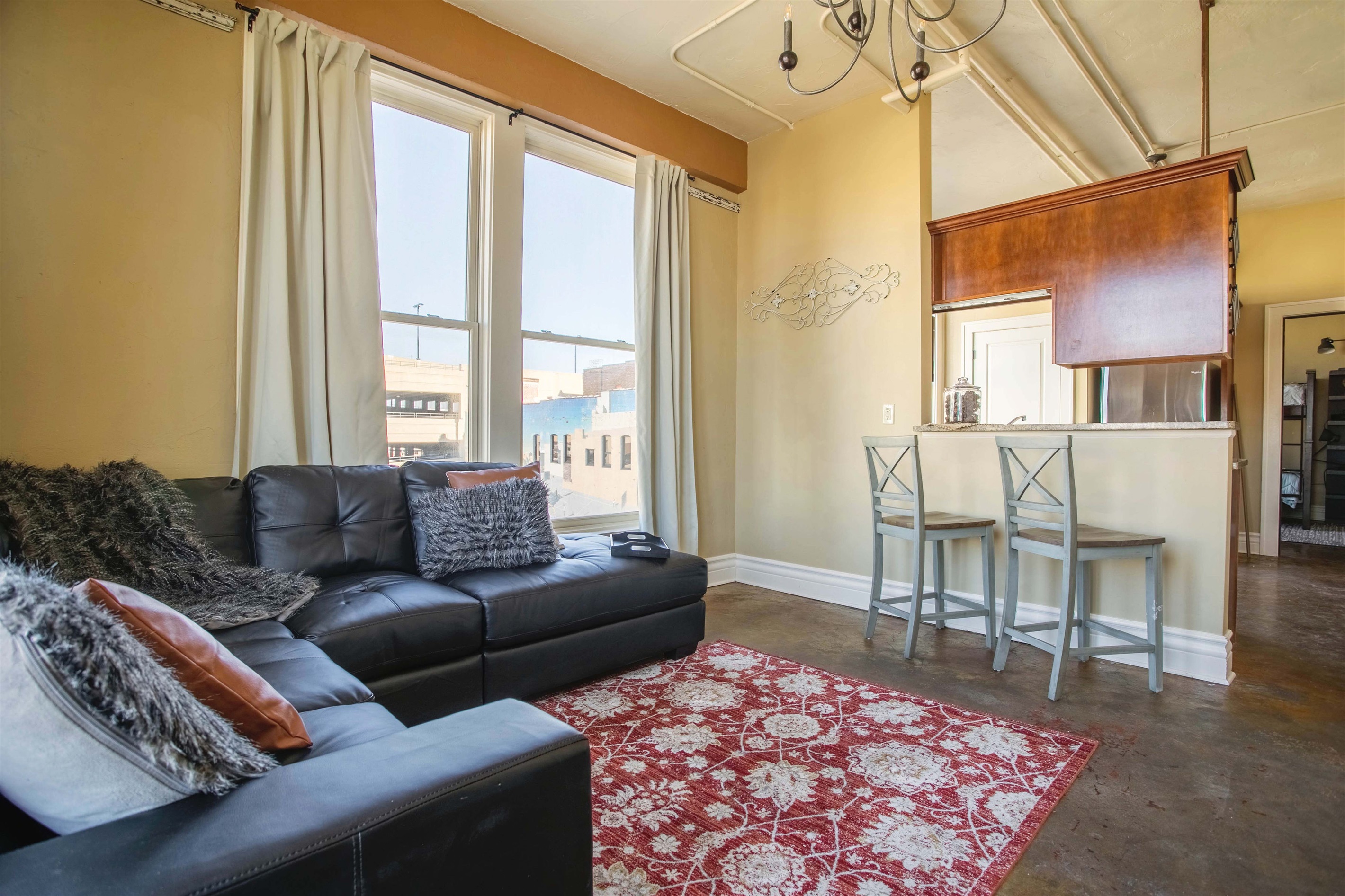 Hip 2 Bedroom Loft in the Heart of Energetic Downtown! Urban Islands